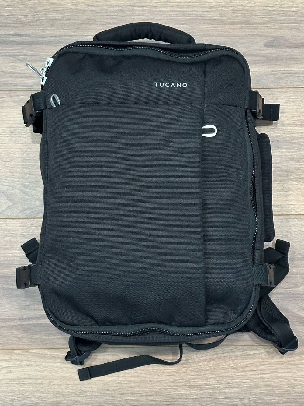 Tucano Tugo Medium 20L Travel Backpack in Black